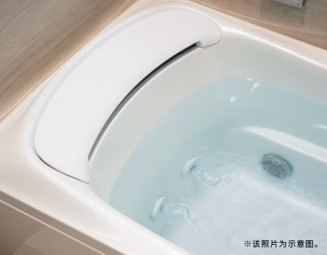 不規則的波浪形水流呈畫圓狀，以腰部為中心帶來舒適按摩般的體驗。